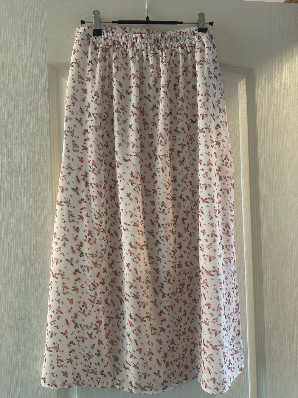 White and Pink Floral Elastic-Waist Midi Skirt